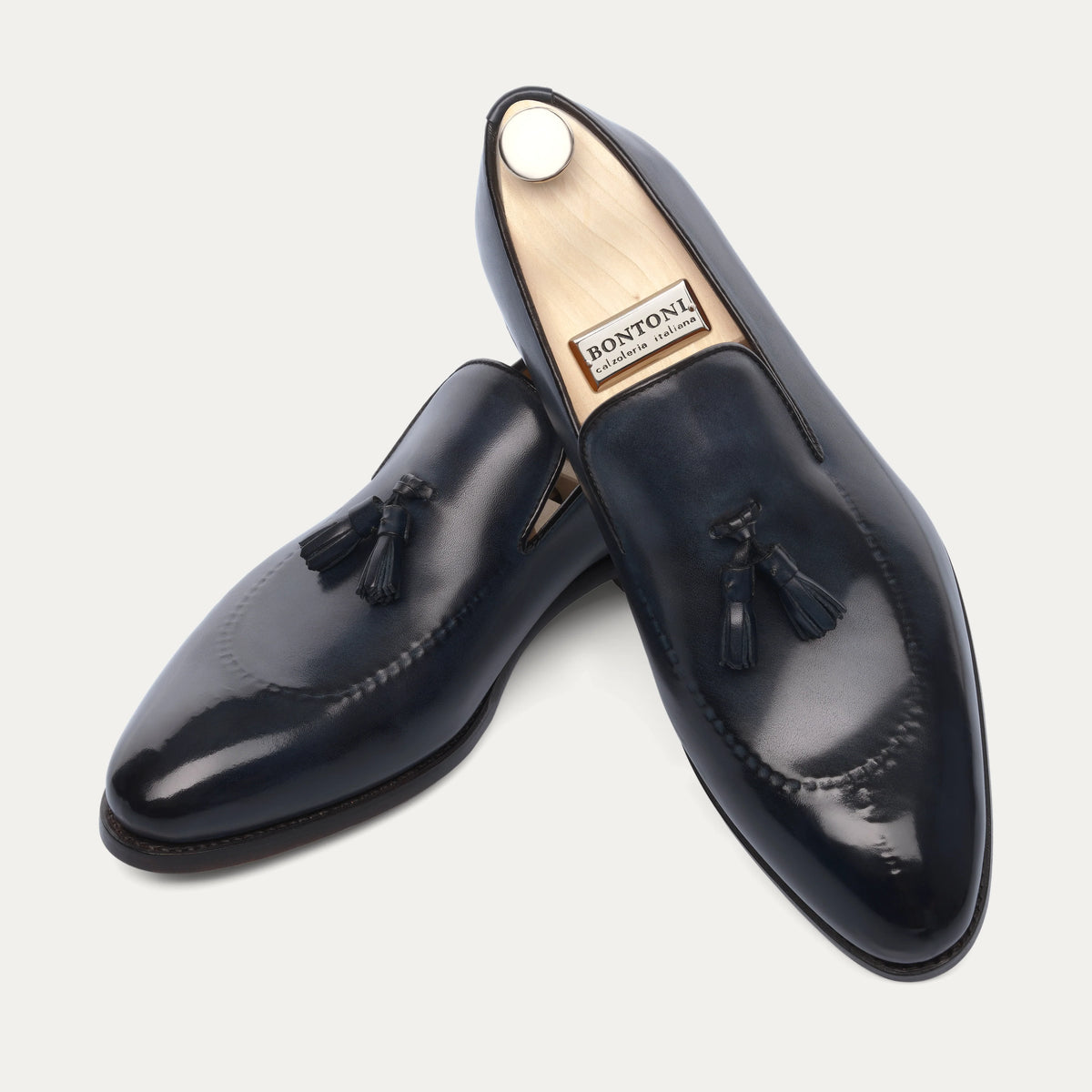 "Magnifico Reverse" Loafer with Tassels in Navy Blue