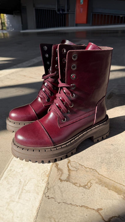 Women's lace-up Combat boots, Leather Suede Mid Calf Booties, Fleece Lined lug sole Shoes, Casual Fall Winter Footwear Burgundy color